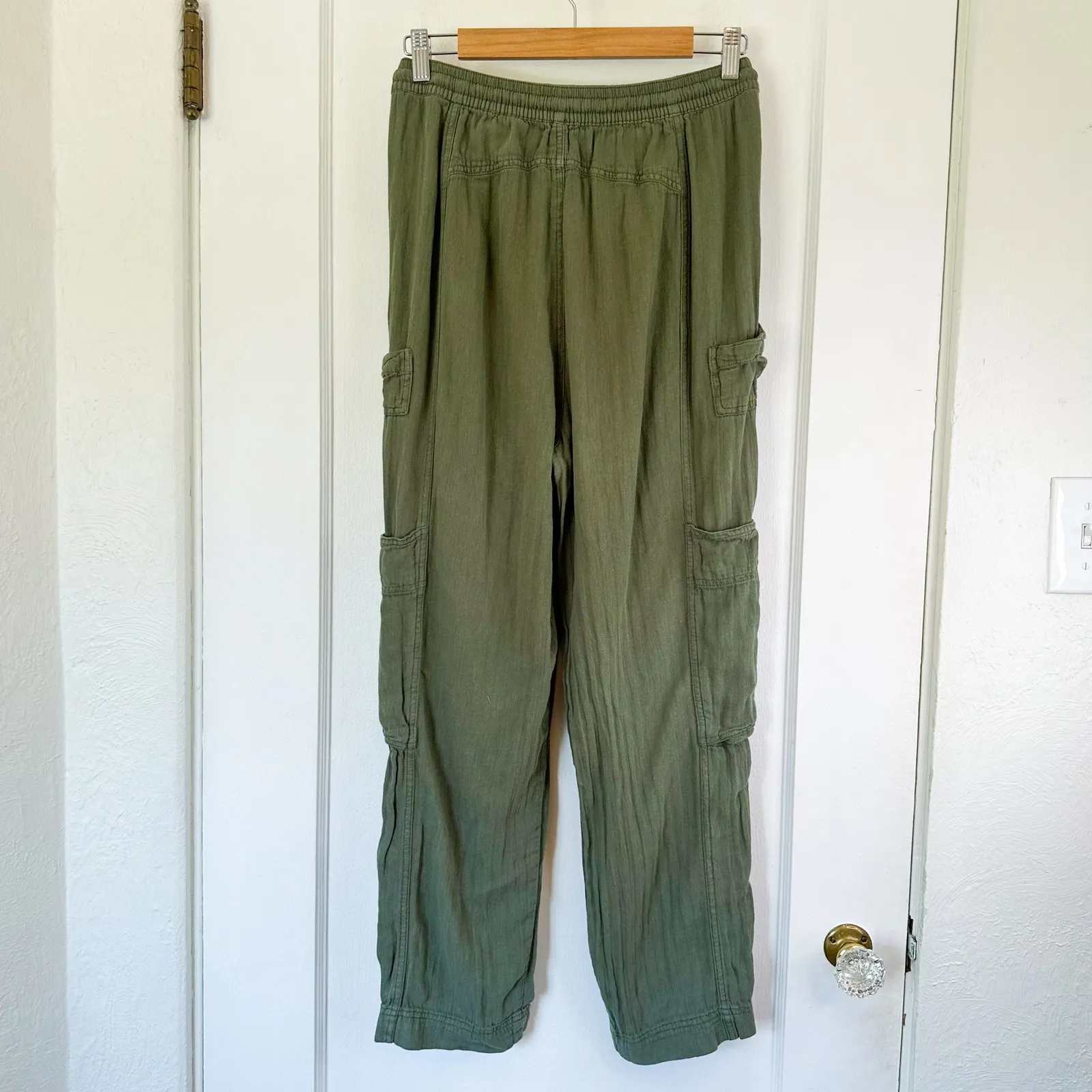 Free People | Feelin Good Cargo Linen-Cotton Blend Wide Leg‎ Joggers in Green - Image 4