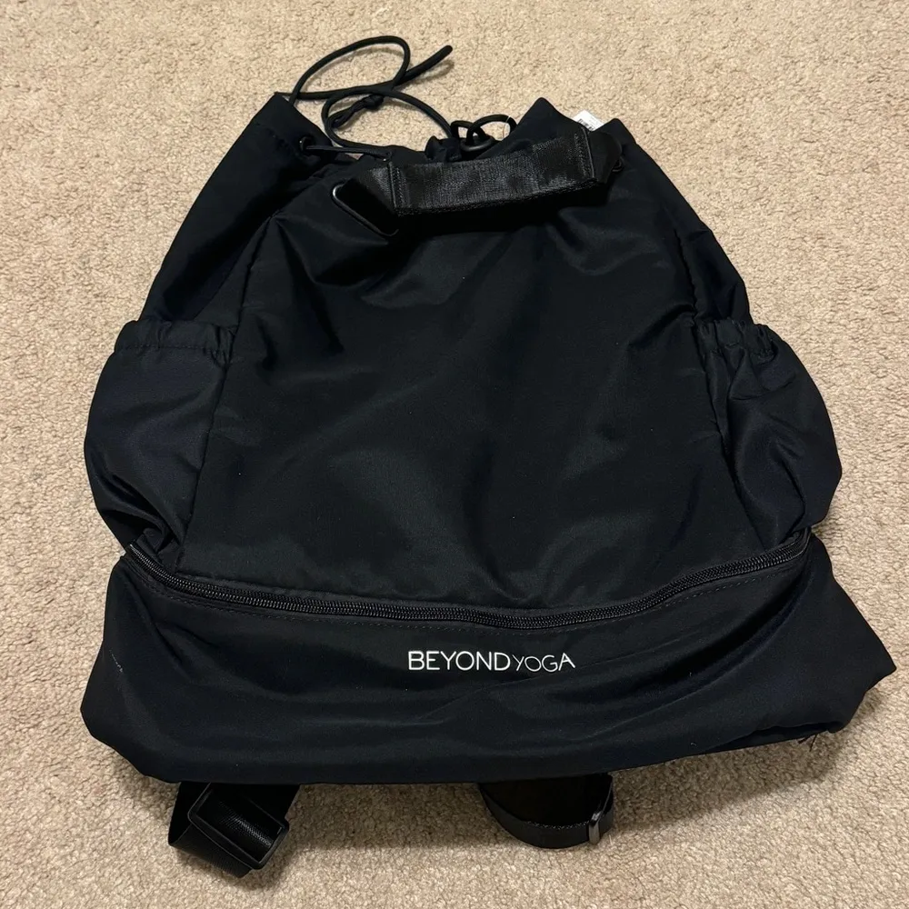 NEW Beyond Yoga Backpack Black Convertible Athletic Yoga Gym Bag NWT - Image 2