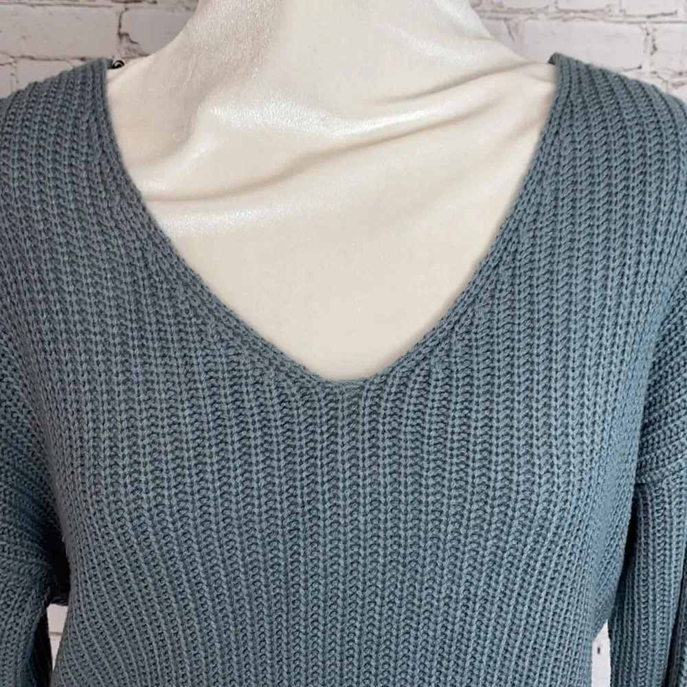 Woman’s cross back sweater - Image 4