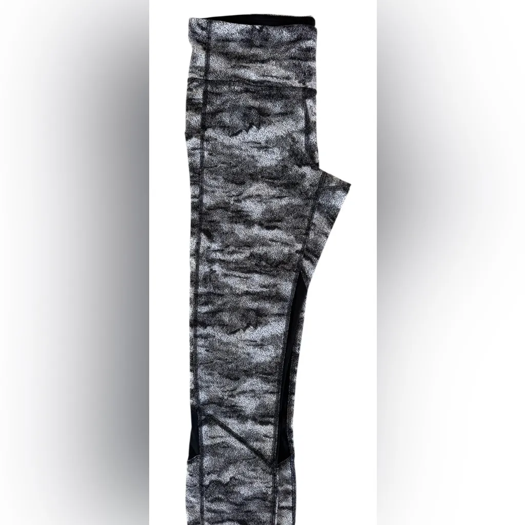 Lululemon Black and White Pace Rival Crop Leggings - Image 5