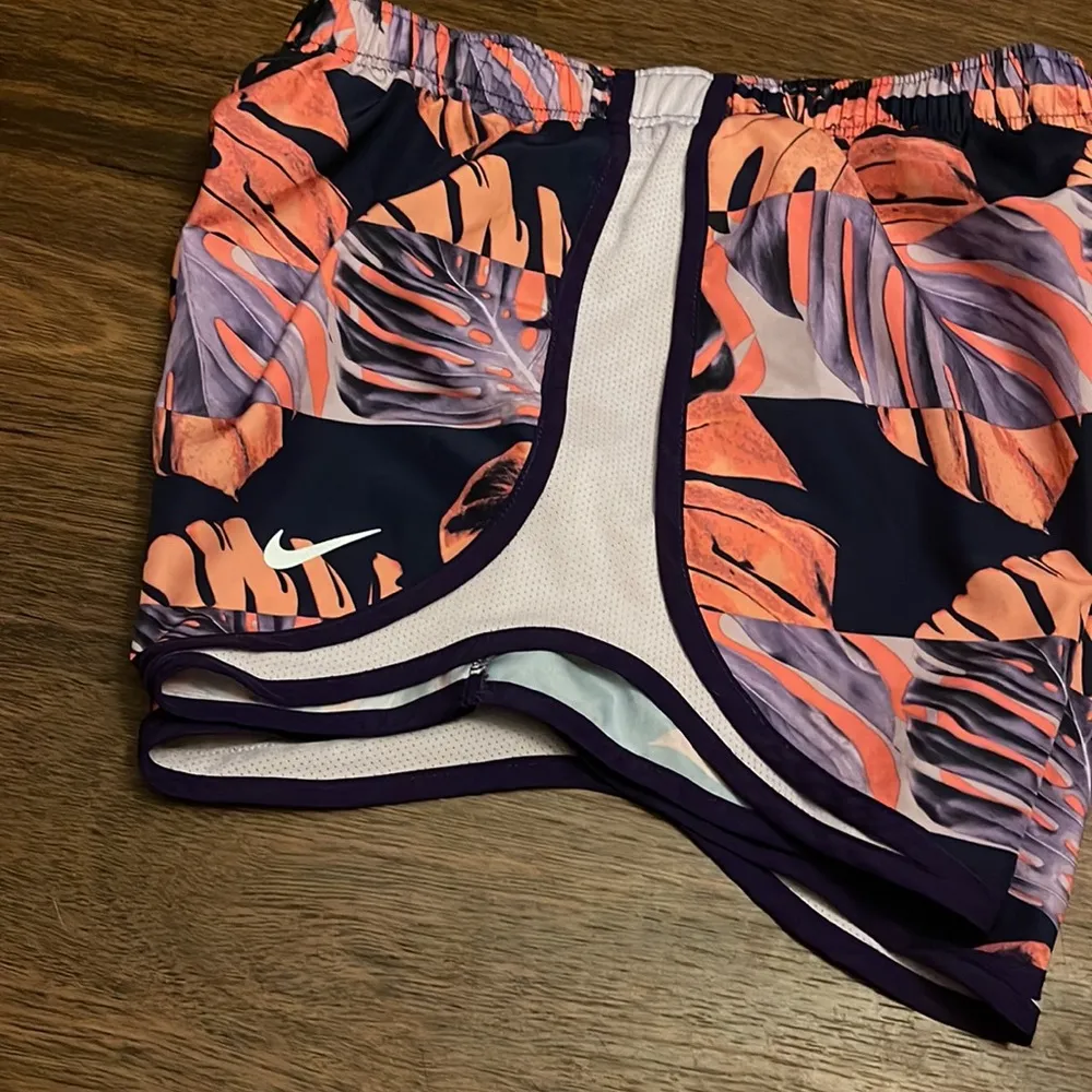 Nike size XS shorts - Image 3