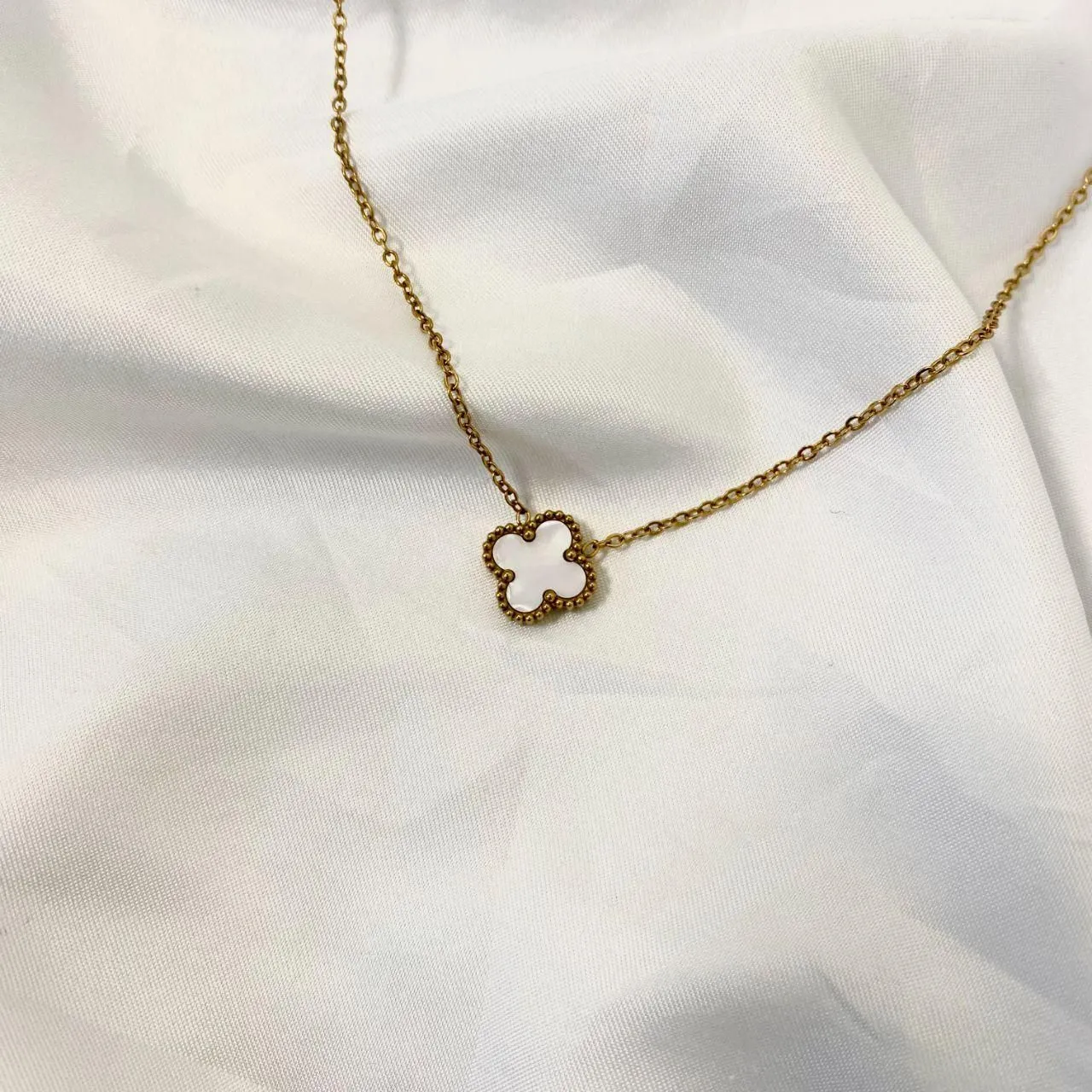 18K Solid Yellow Gold Clover Necklace | Mother of Pearl | 16” Fine Jewelry | 3g - Image 3