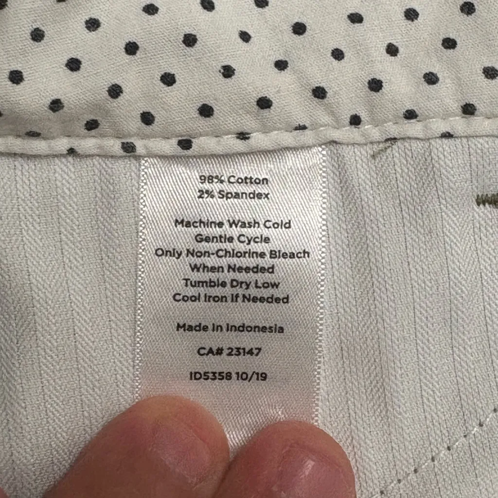 Talbots Green Perfect Crop Pants,Size 2P,Made in Indonesia,98% Cotton,2% Spandex - Image 4