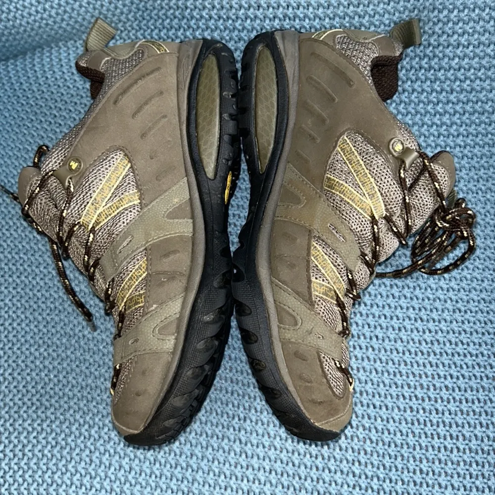 Merrell Women’s Gore Tex water Proof Hiking Shoes Size 6.5 -EUC - Image 3