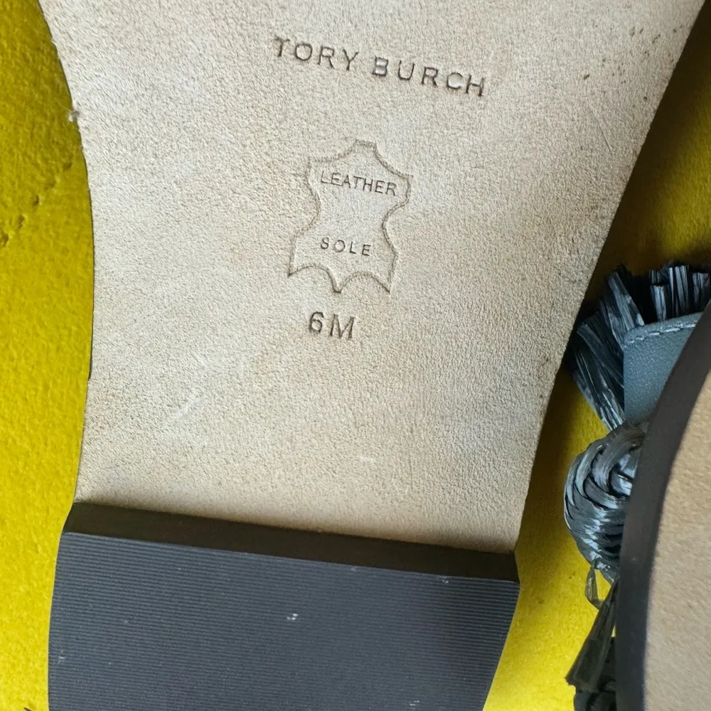 TORY BURCH Gray Leather Straw Flat Shoes Sandals Size 6 - Image 6