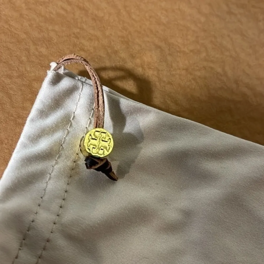 Tory Burch sunglasses case with cleaning cloth cover - Image 3