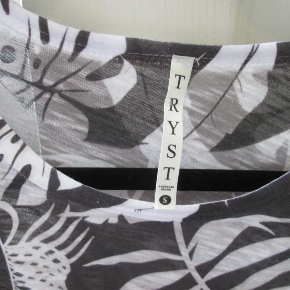 Tryst Twist front top - Size Small - Image 3