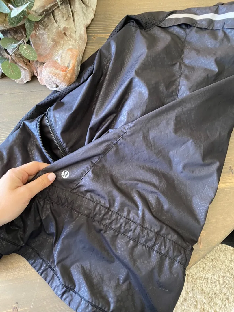Lululemon snake skin rain coat - Image 4