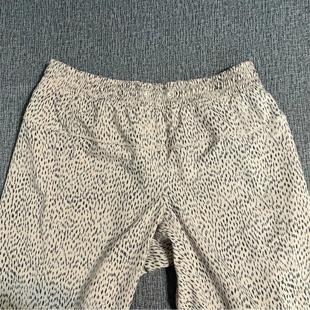 Lululemon  Cropped/Capri Length Joggers - Image 4