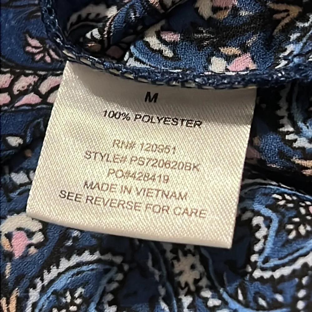 Pink Rose women’s size medium hi low blue paisley roll tab sleeves lightweight - Image 6