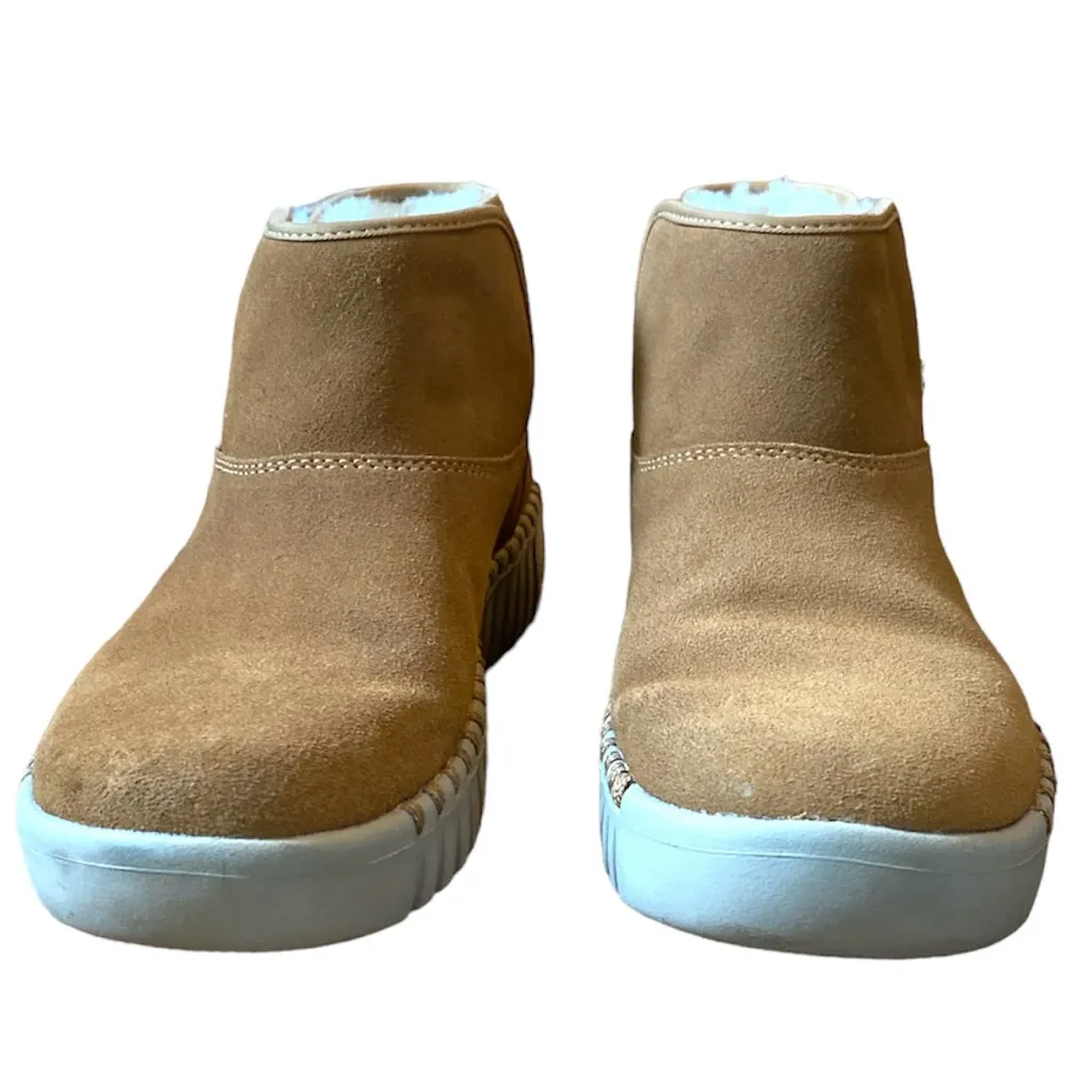 Skechers GOwalk Smart Honor Roll Tan Suede Booties Faux Fur Lined Size 7 - Image 2