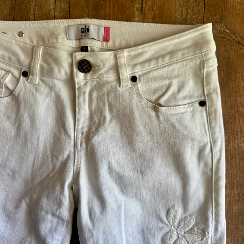 CAbi #5490 Slim Boyfriend White Embroidered Mid-Rise Jeans Size 2 - Image 6