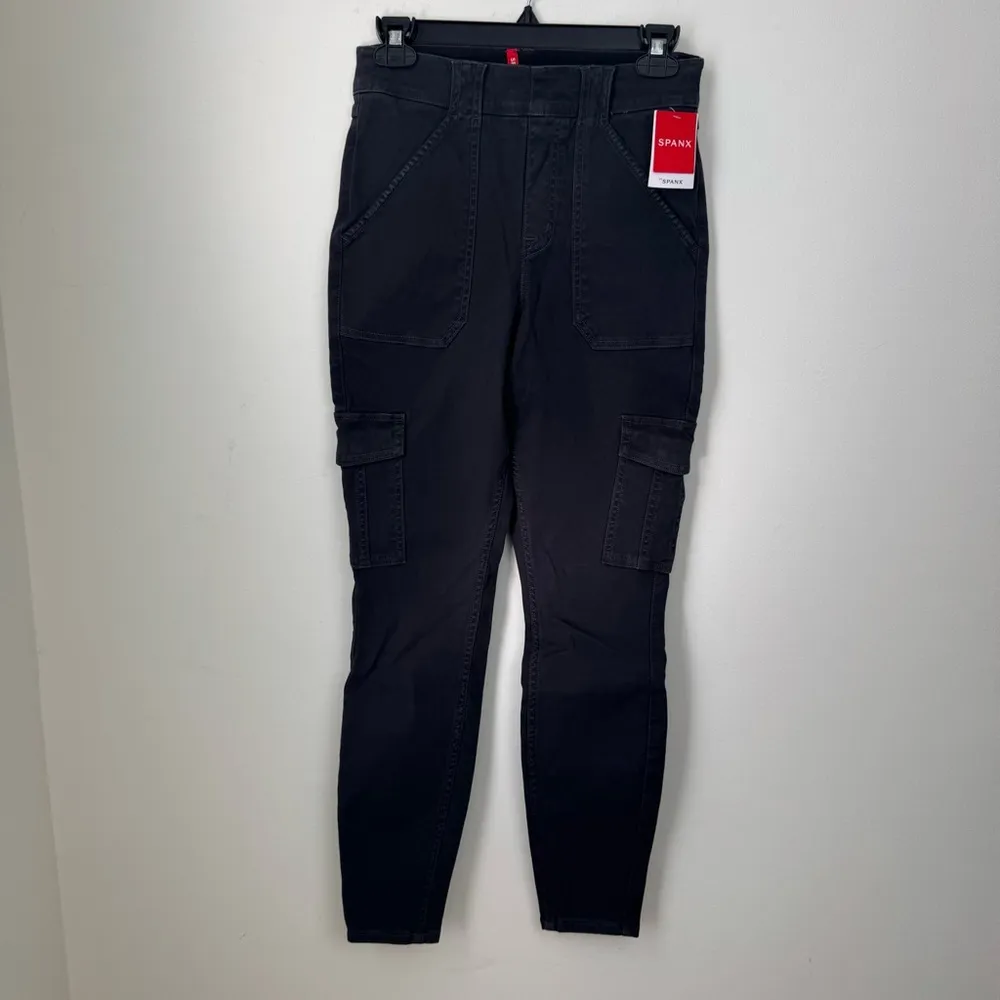 SPANX Stretch Twill Ankle Cargo Pants in Washed Black Size Medium NEW - Image 6