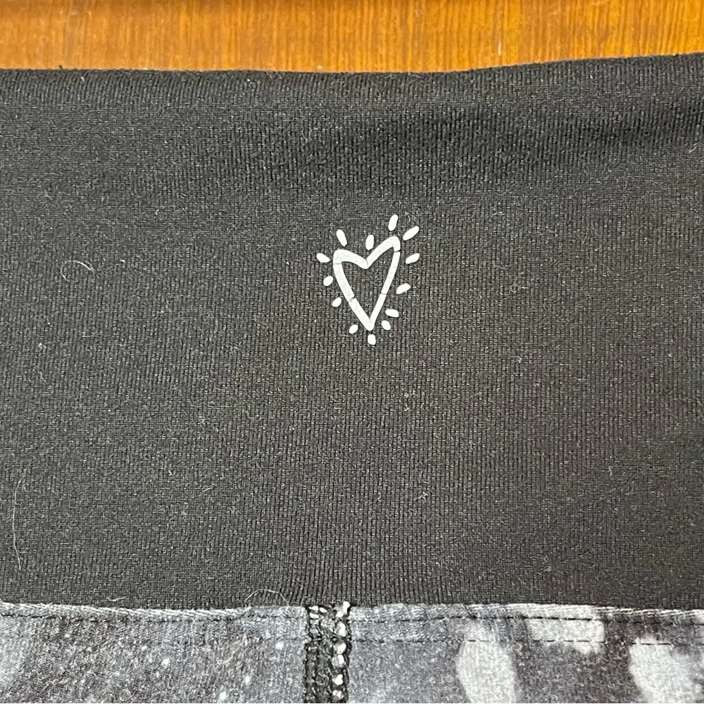 Betsey Johnson Woman’s Activewear Casual Leggings Size Medium - Image 3