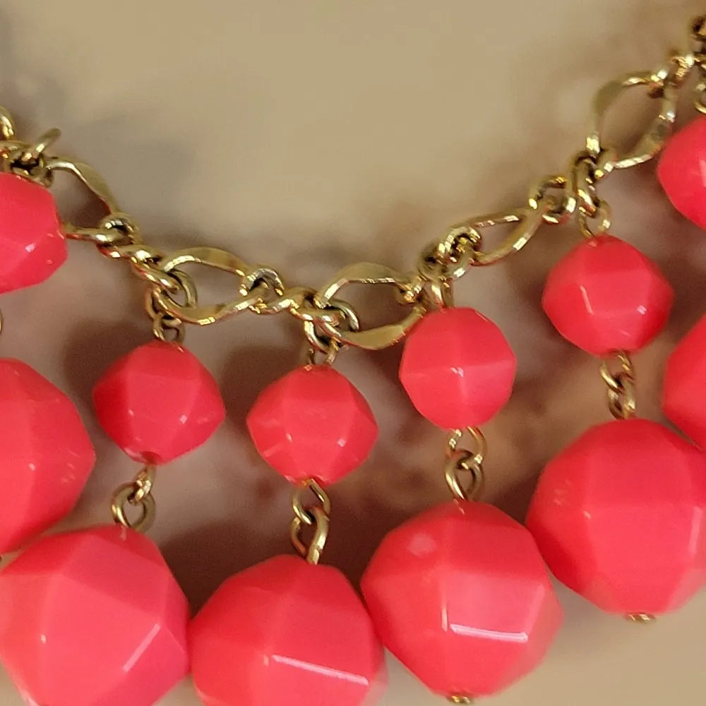 Kate Spade New York Gold Tone Faceted Salmon Resin Dangles Necklace - Image 8