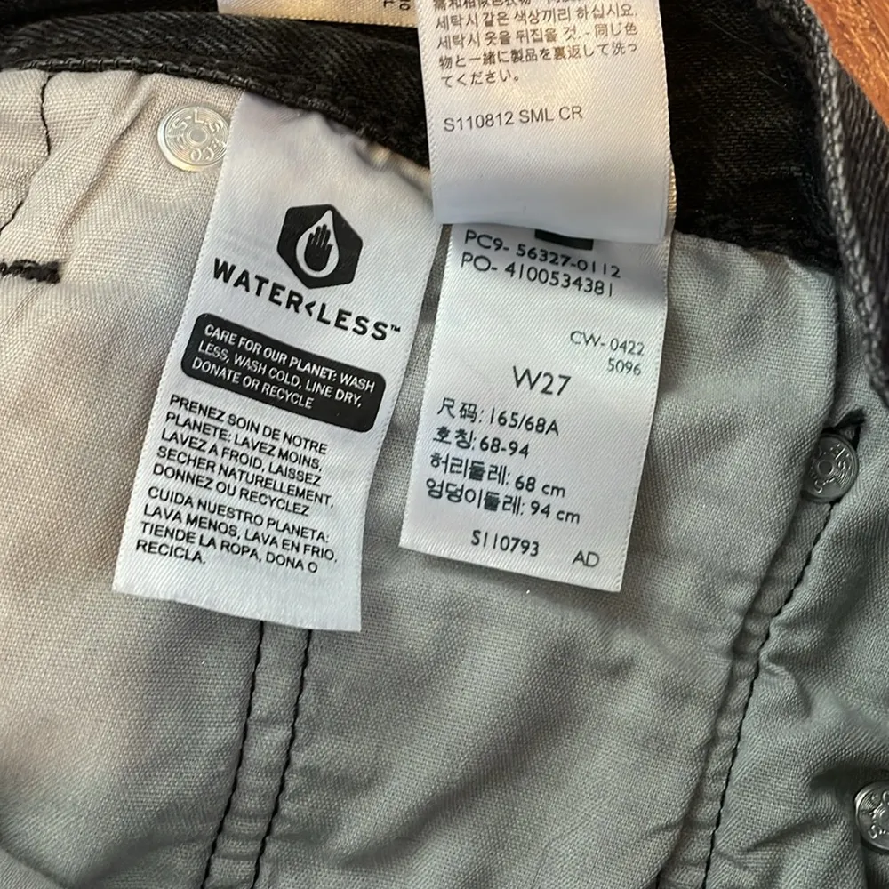 Levi’s 501 high rise black jean shorts size 27 - Image 3