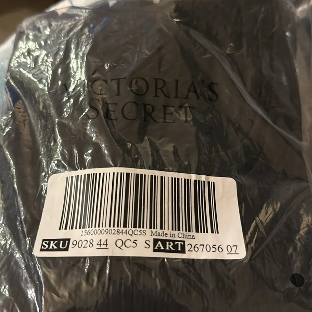 New PINK
SEAMLESS RIB SHORT-SLEEVE‎ CROP TOP - Image 5