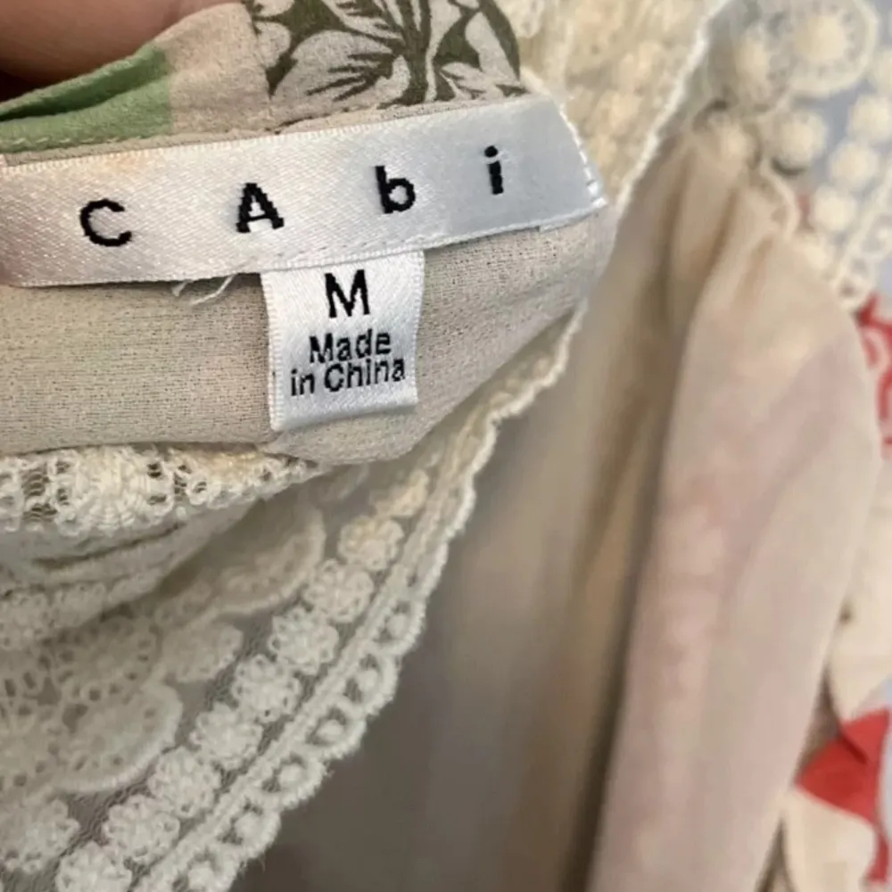 CABI BOHO WHISPER GAUZE CROCHET LACE FLORAL STRIPED MULTI TANK TOP M - Image 7