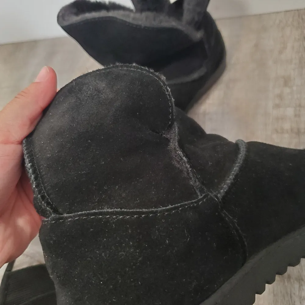 Dearfoams Black Suede Fur Lined Booties Size  8 - Image 13