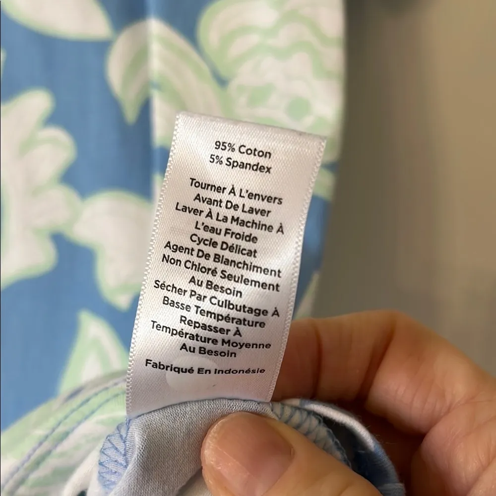 Blue and White Short Sleeve Tee with Abstract Pattern - Image 5