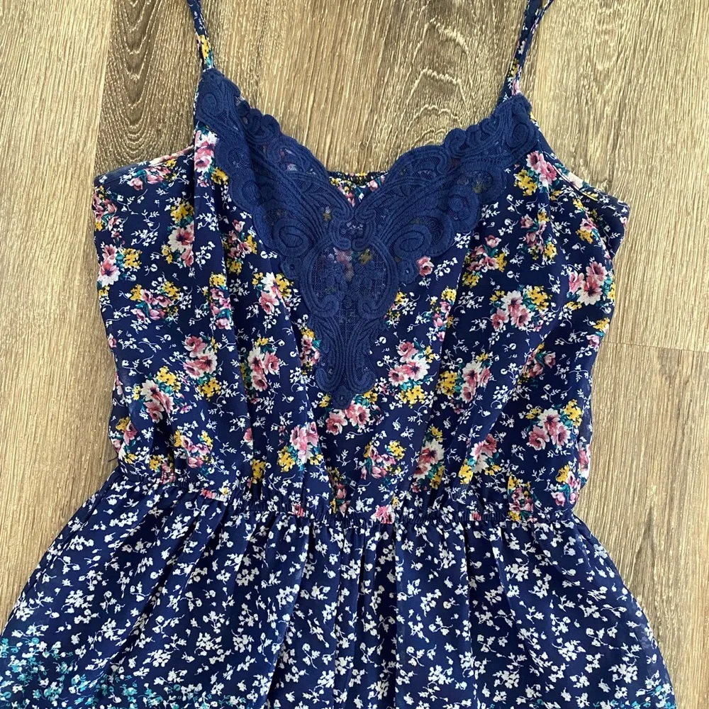 Xhilaration ditsy floral 90s cottagecore romper lace trim small - Image 2