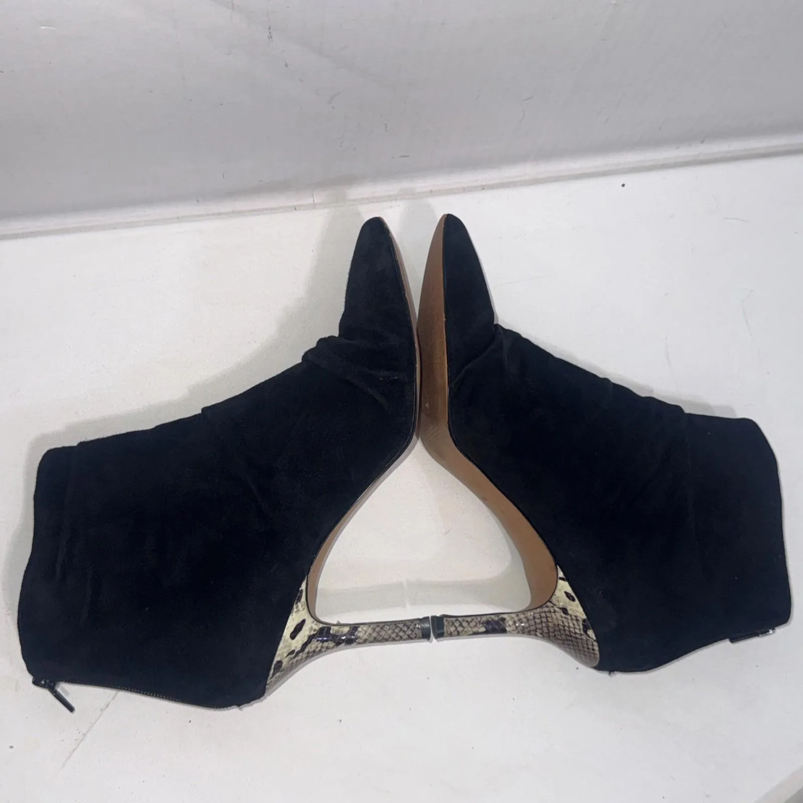 Artelier Nicole Miller Designer Black Sueded Booties Snakeskin Heels Size 10 - Image 2