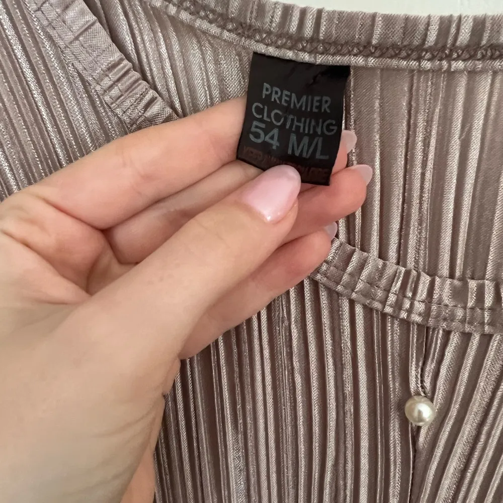 Vintage 80’s Crinkle Gown - Pearl Details M/L - Image 5