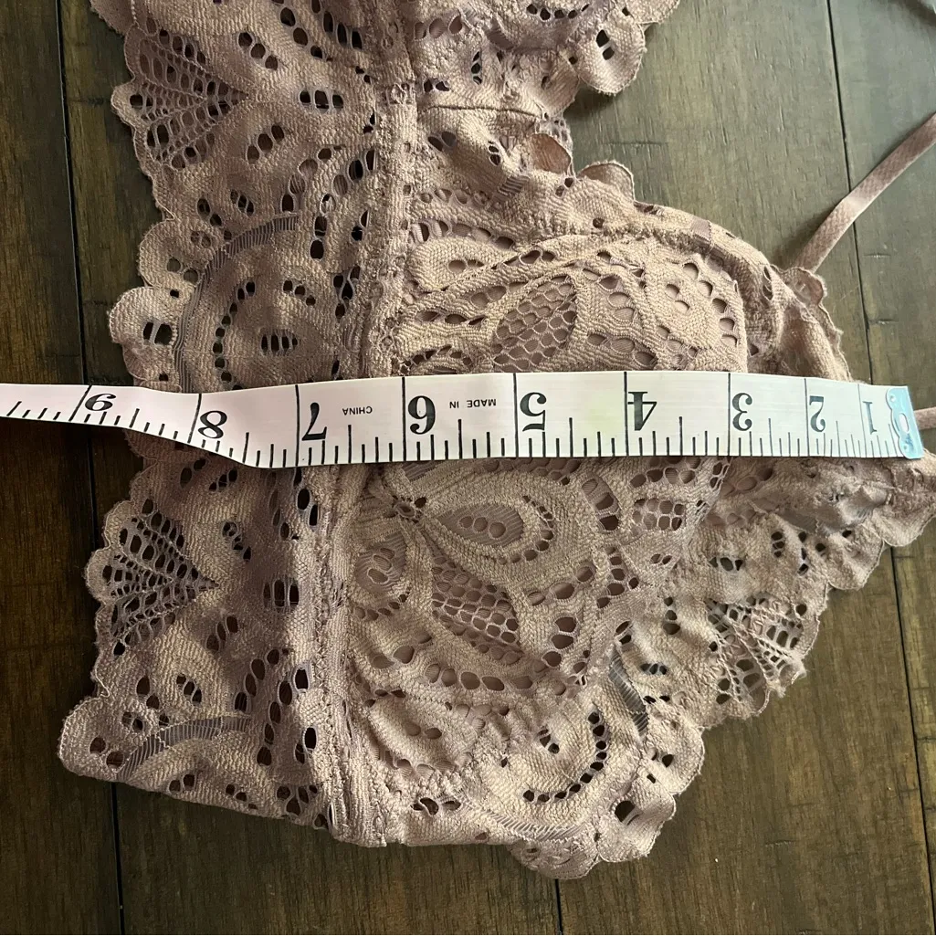 SO Delicate Lace Bralette in Blush - Image 8
