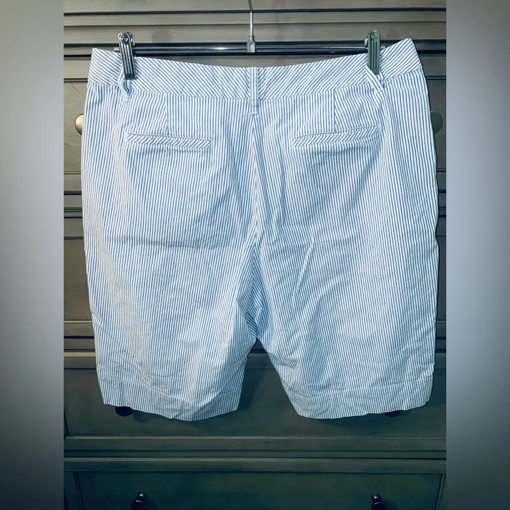 Talbots Blue and White Bermuda Shorts Classic Cotton Blend Stretchy - Image 4