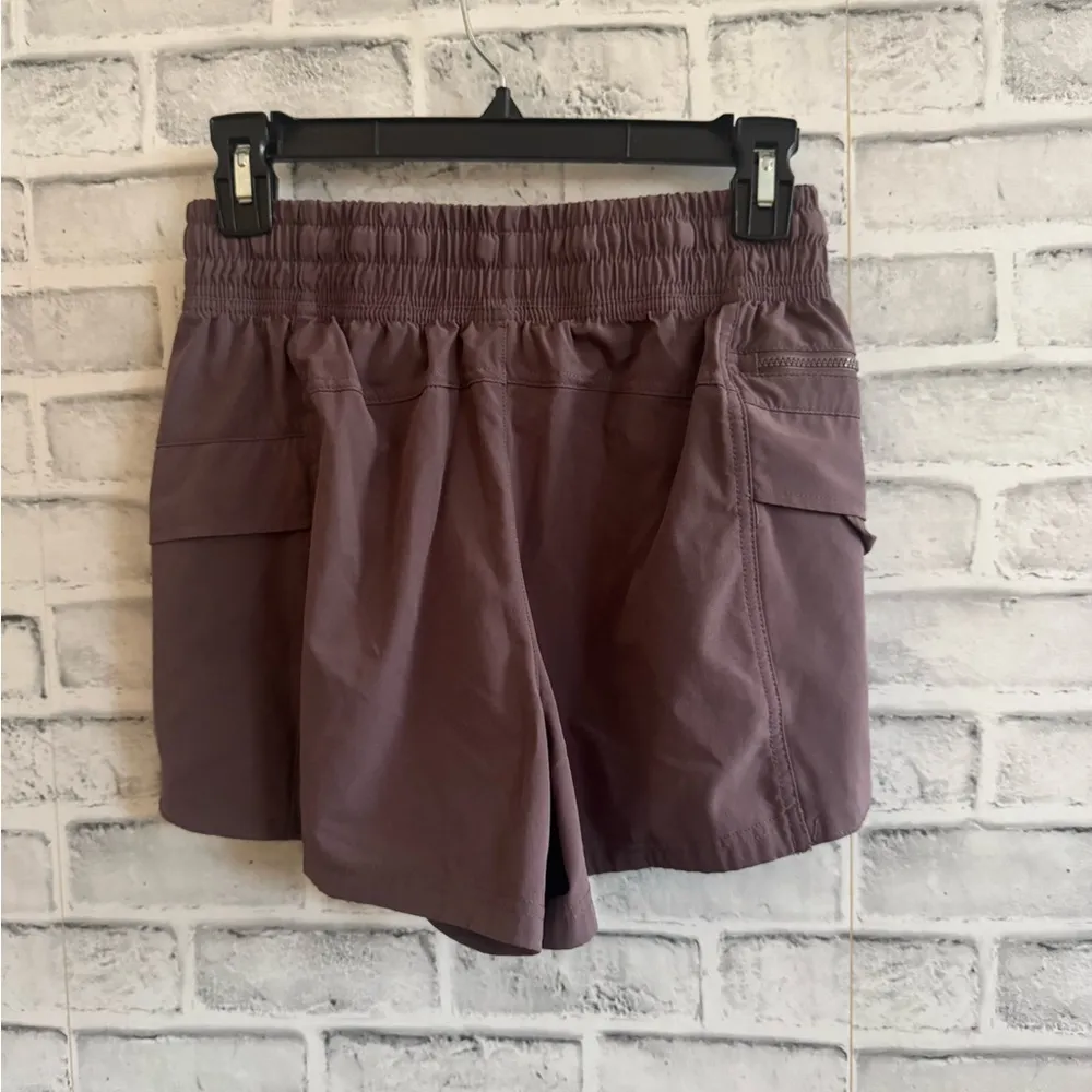 Women’s AVIA dark purple athletic pull on drawstring cargo shorts Small - Image 2