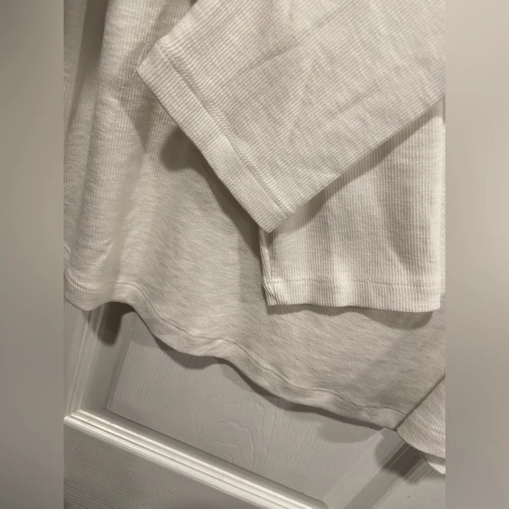 NWT Eddie Bauer Size XL White Cotton Scoop Neck Snap Long Sleeve Henley Top - Image 5