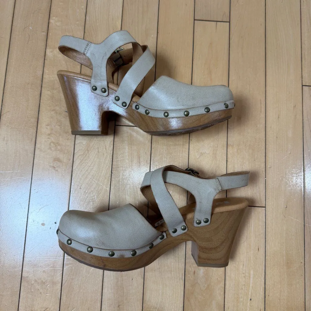 KORKS Abloom Heeled Clogs with Stud Details Size 8 Cream Tan - Image 4