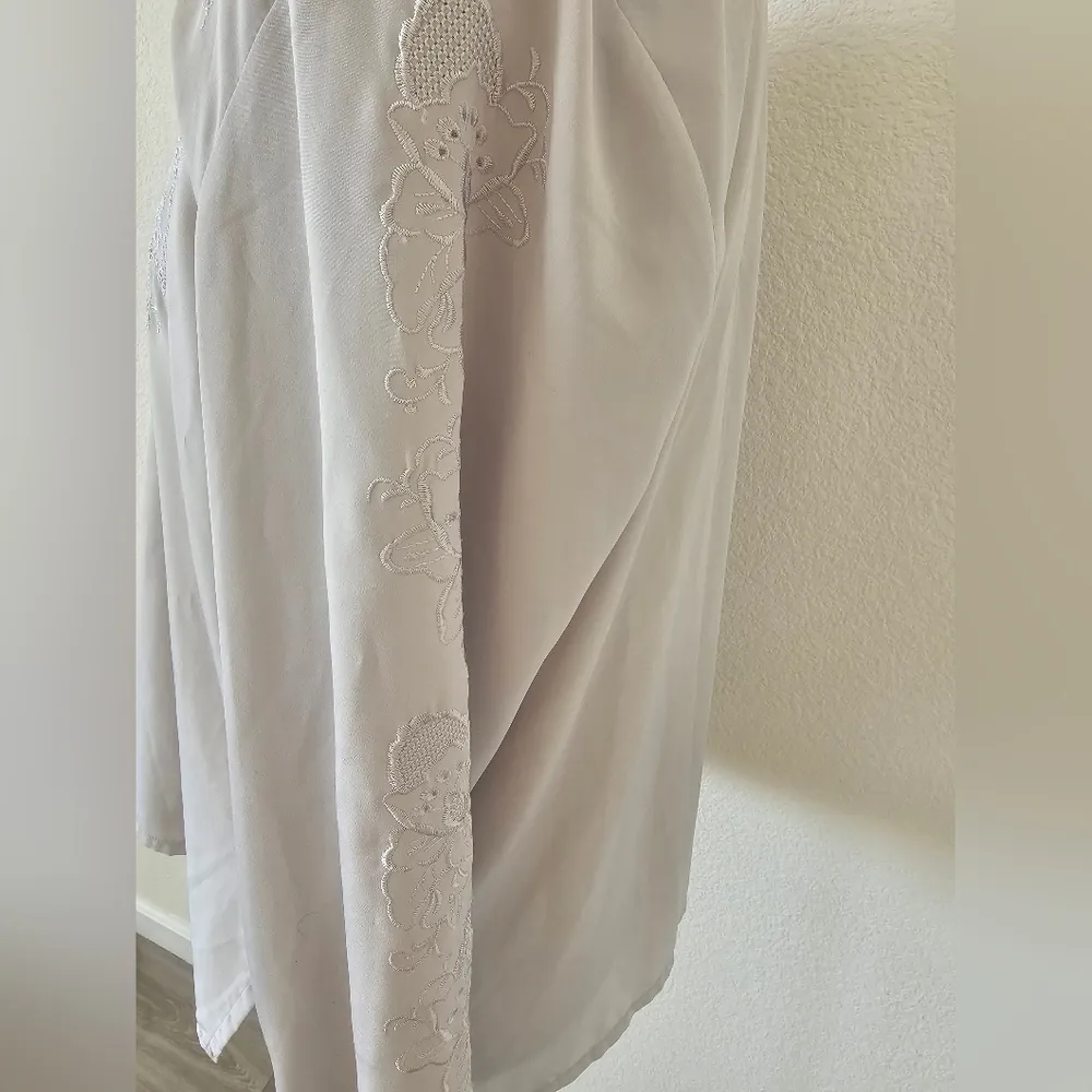 Vintage Gray Silky Embroidered Blouse Button Down Top size S Oversized Fit - Image 3