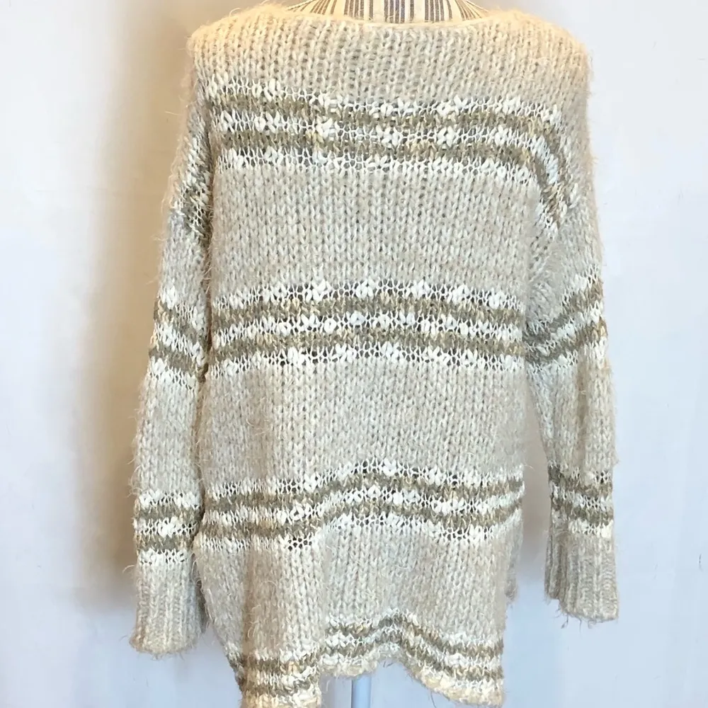 Free People oversized v-neck sweater size small - Image 2