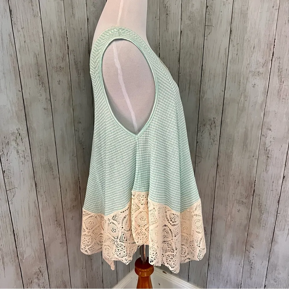 Umgee Seersucker Lace Tank - Image 4
