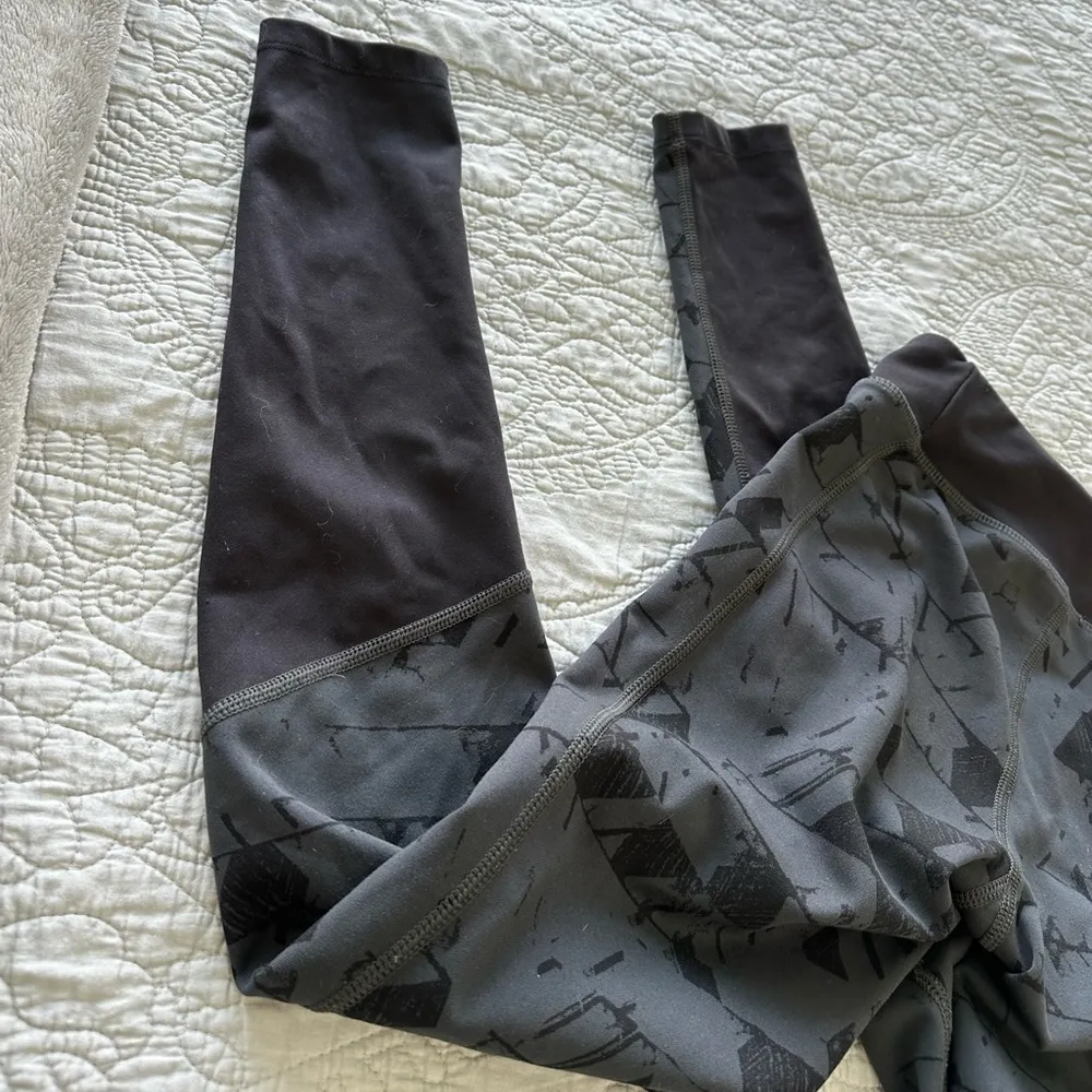 North Face flash dry leggings geometric color block design, size small - Image 7