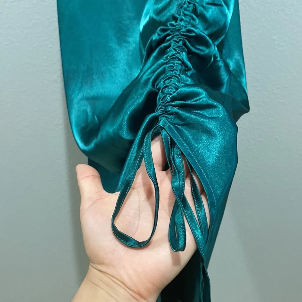 Zaberry Hunter Dark Green Satin Cowl Slouch Neck Leg Ruching Midi Dress Size M Blue Size M - Image 3
