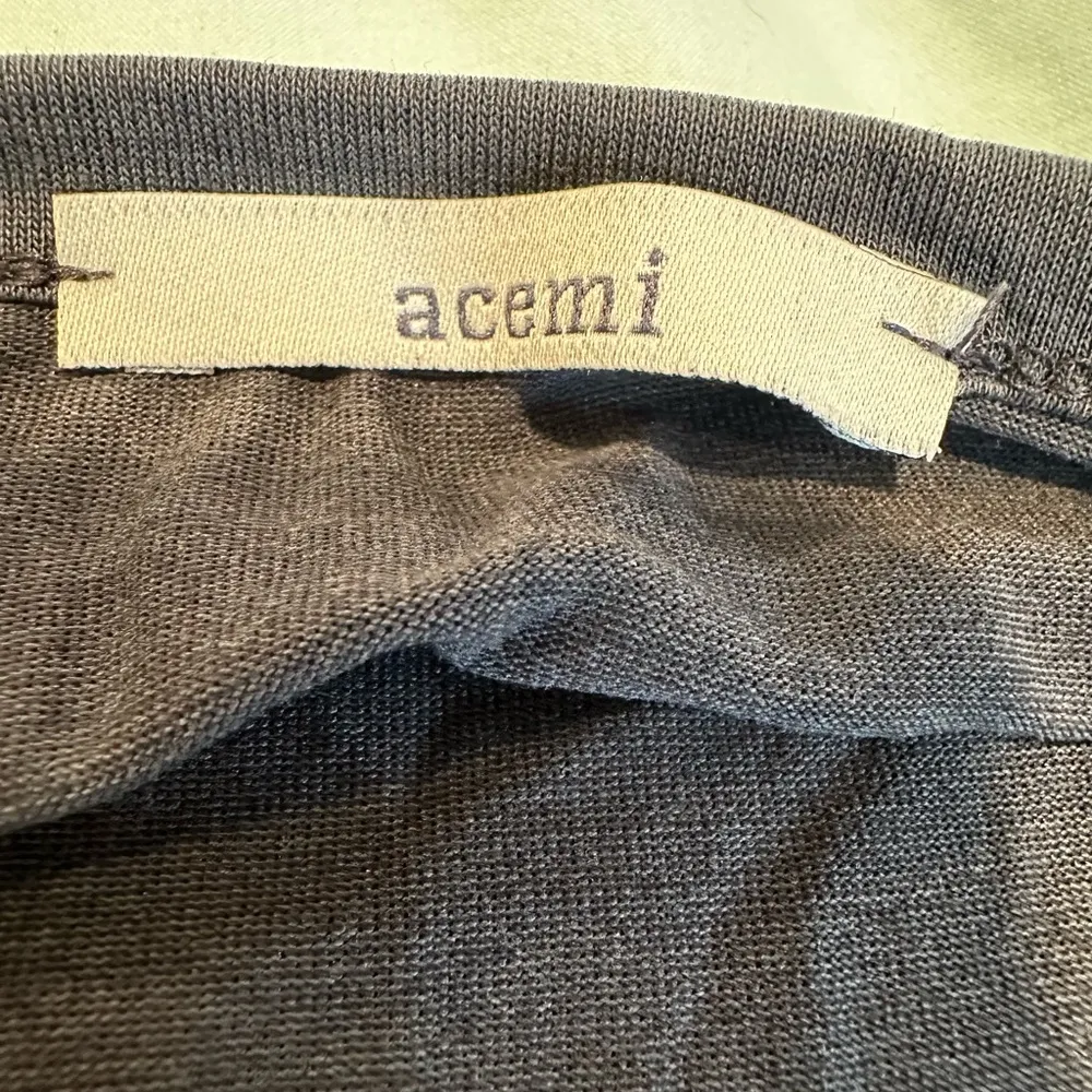 Acemi  Women’s Medium Cold Shoulder Soft Dusty Black 3/4 Sleeve Flowy Top. - Image 6