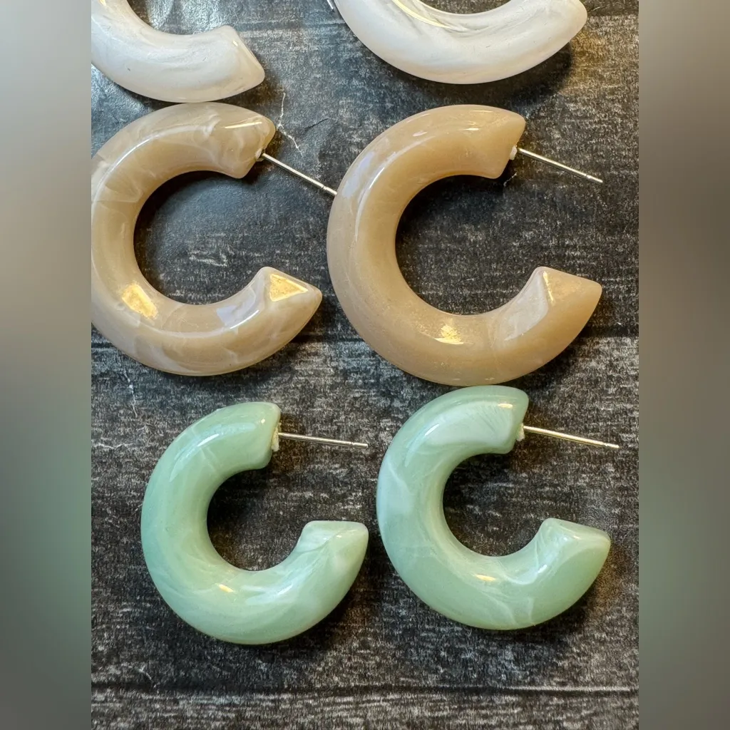 Acrylic Hoop Pierced Earrings Set Of 3 White Green Beige - Image 5
