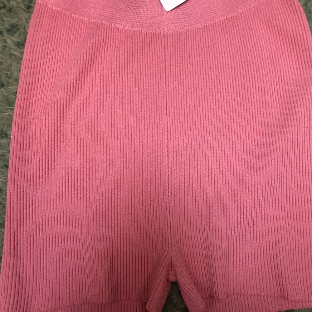 NWT ZARA INDITEX PINK RIBBED SHORTS - Image 3