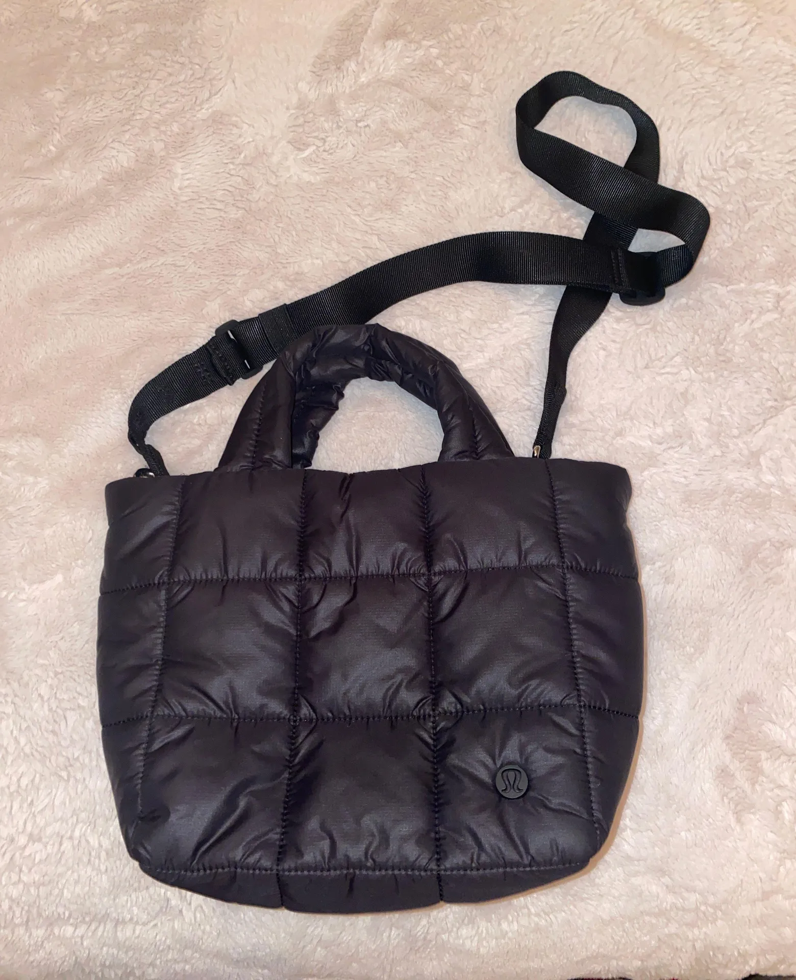 Lululemon Quilted Grid Crossbody Bag - Image 2
