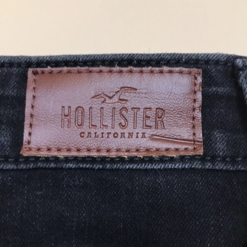 Hollister Women’s Black Denim Ultra High-Rise Mom Jean - Image 9