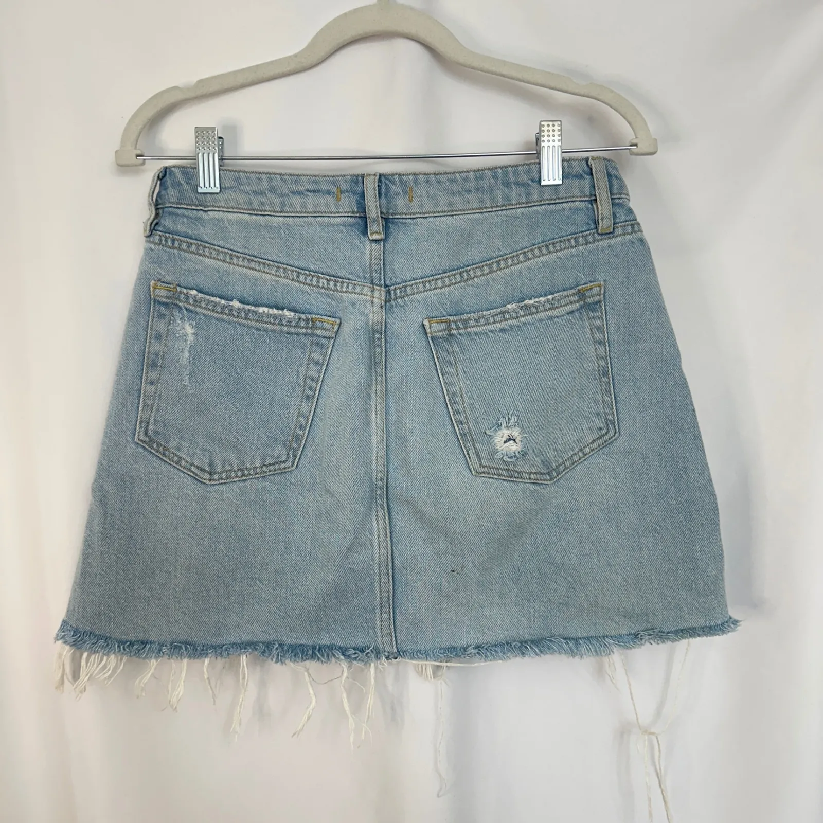 Free People We The Free Denim Mini Skirt Distressed Button‎ Fly Light Wash Sz 27 - Image 4