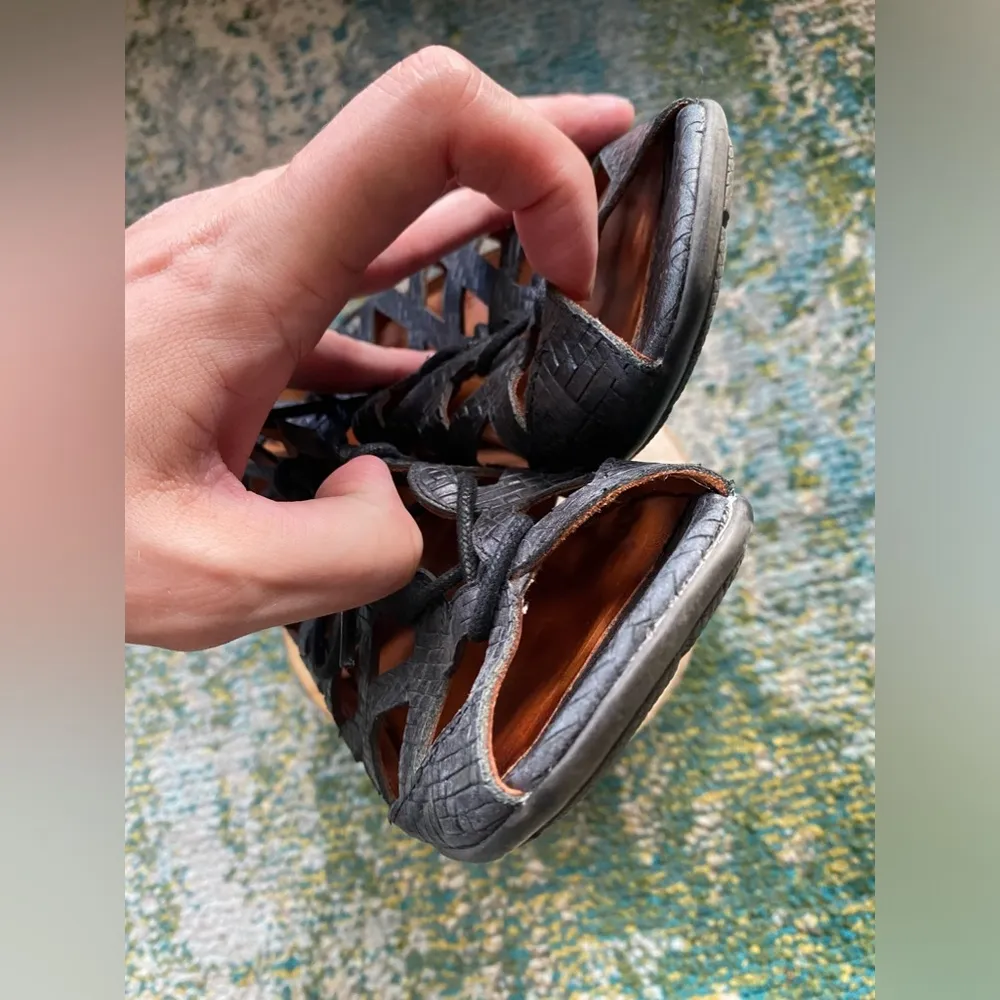 Gentle Souls black leather caged gladiator tie open heel sandals, size 7M - Image 9