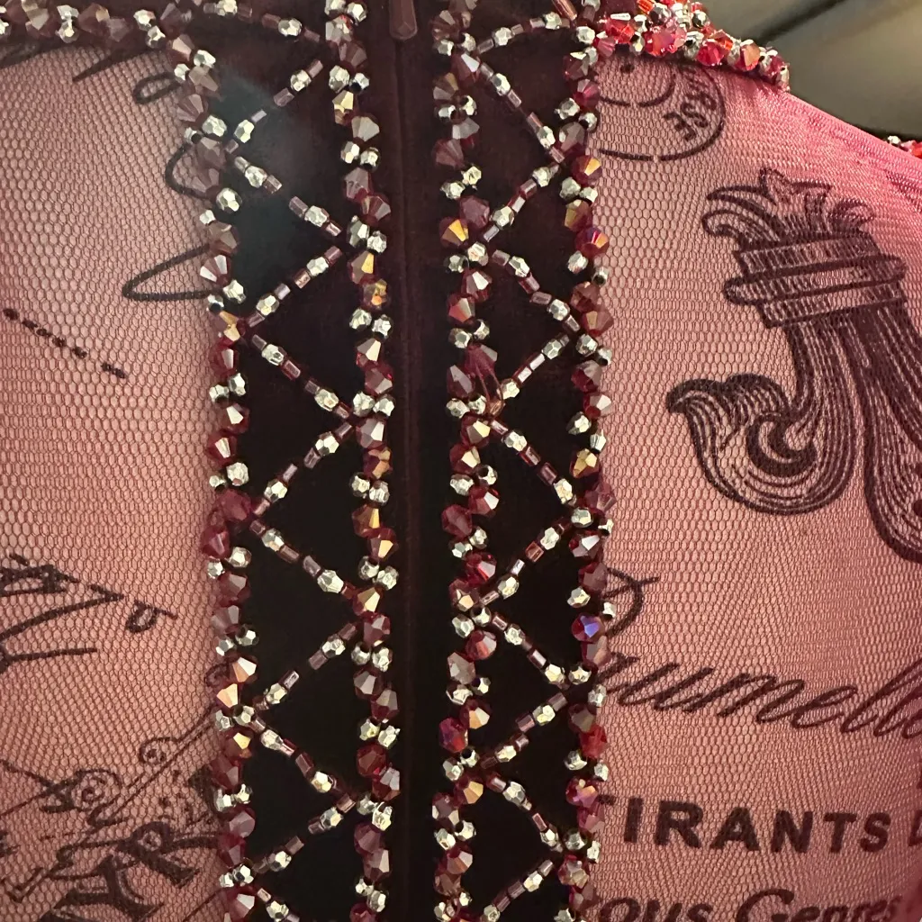 Elegant Burgundy Evening Gown - Image 5