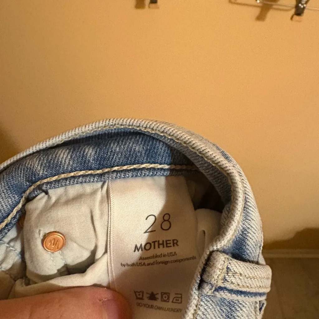 Mother Ditcher Zip Ankle Jeans in Light as a Feather - Image 9