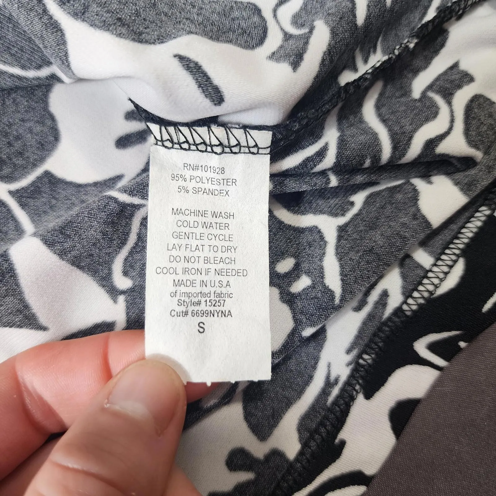 Susan Lawrence Womens Size Small Black White Floral Short Sleeve Blouse - Image 4