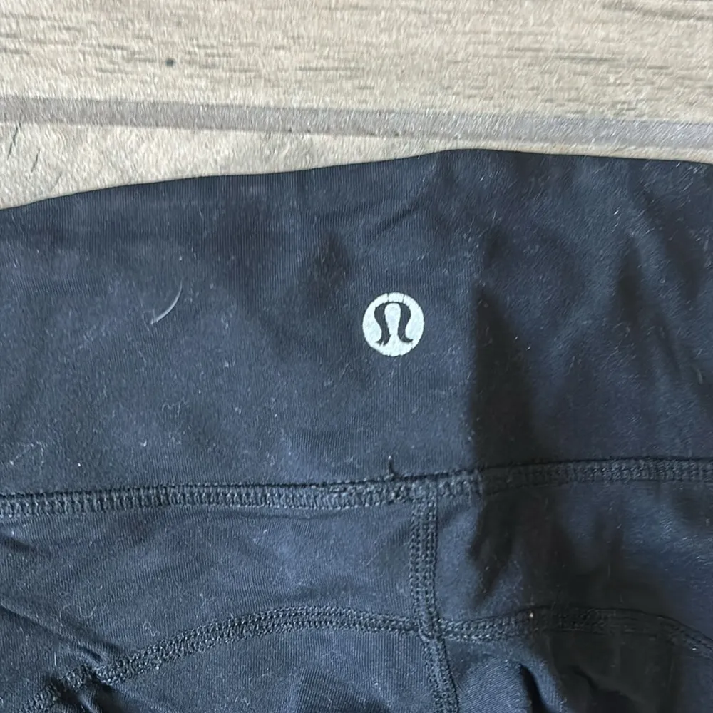 Lululemon  mesh insert Capri leggings - Image 4