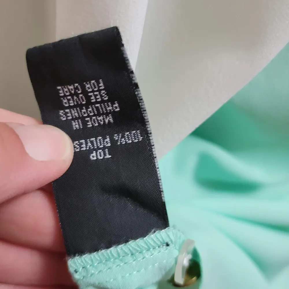 A Byer A. Byer mint colorblock roll tab pullover blouse size medium - Image 7