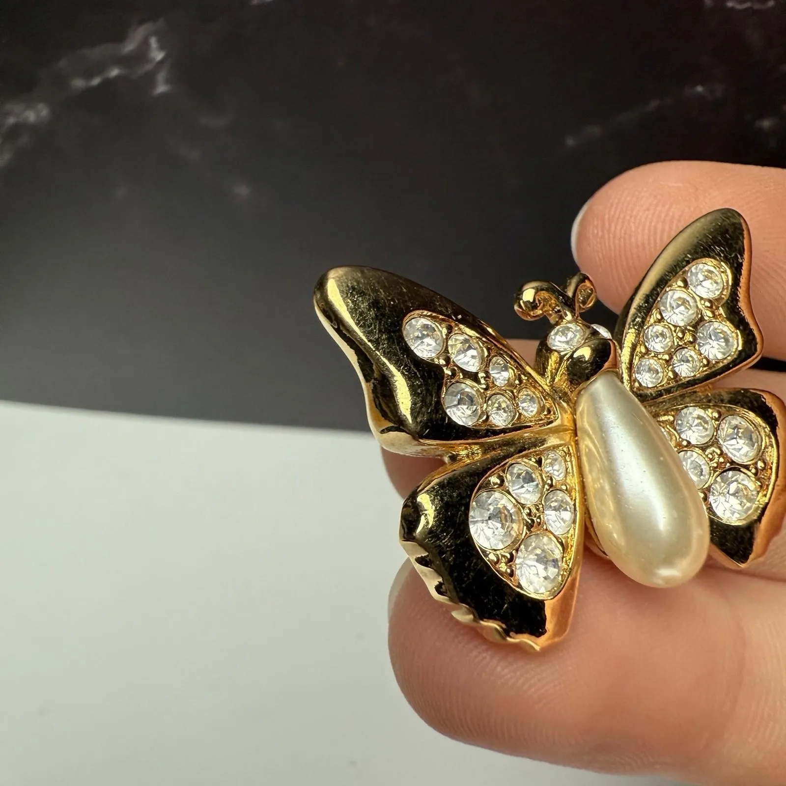 Swarovski Crystal Butterfly Insect Brooch Pin Gold Tone Faux Pearl Swan Signed - Image 5